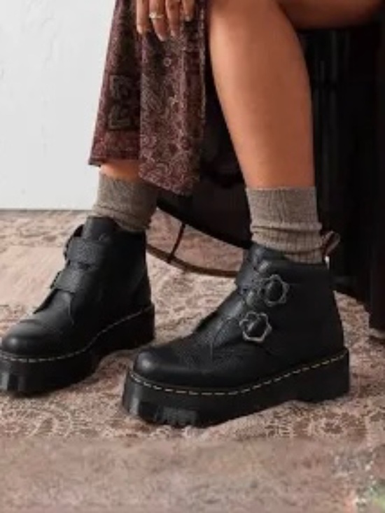 Dr. Martens Shoes - Dr. Martens 6 Devon Flower Boots